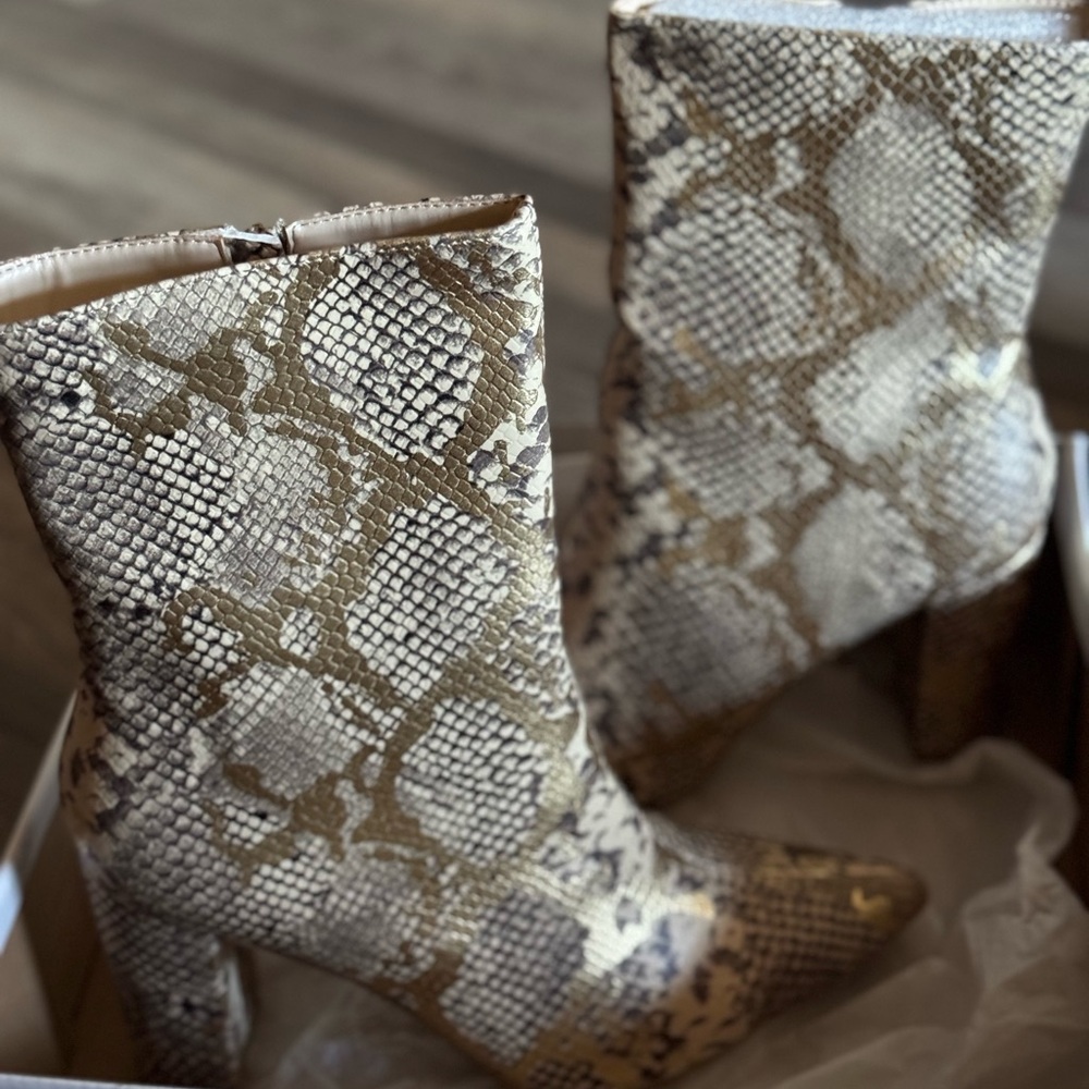 Boots - Picture 6 of 6